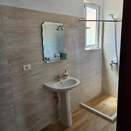 Vila Vako Rooms For Rent Pogradec