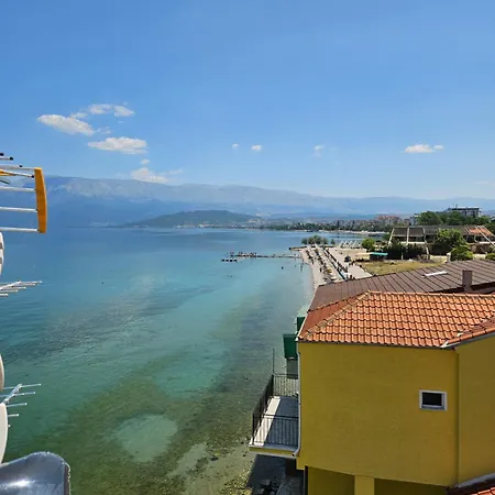Vila Vako Rooms For Rent * Pogradec